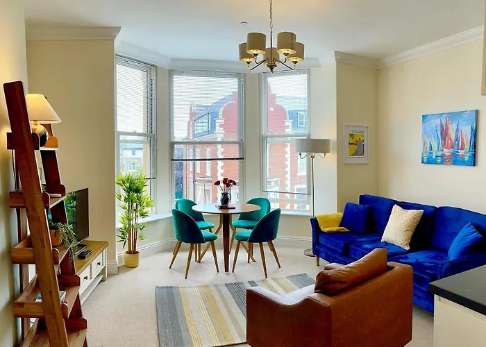 Stylish Apartment With Free Parking, Lift & Views