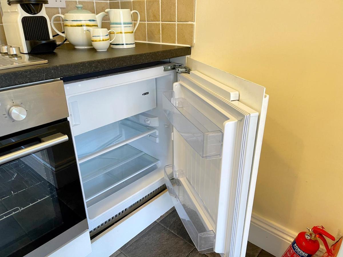 Apartment Stylish With Free Parking, Lift & Views Scarborough