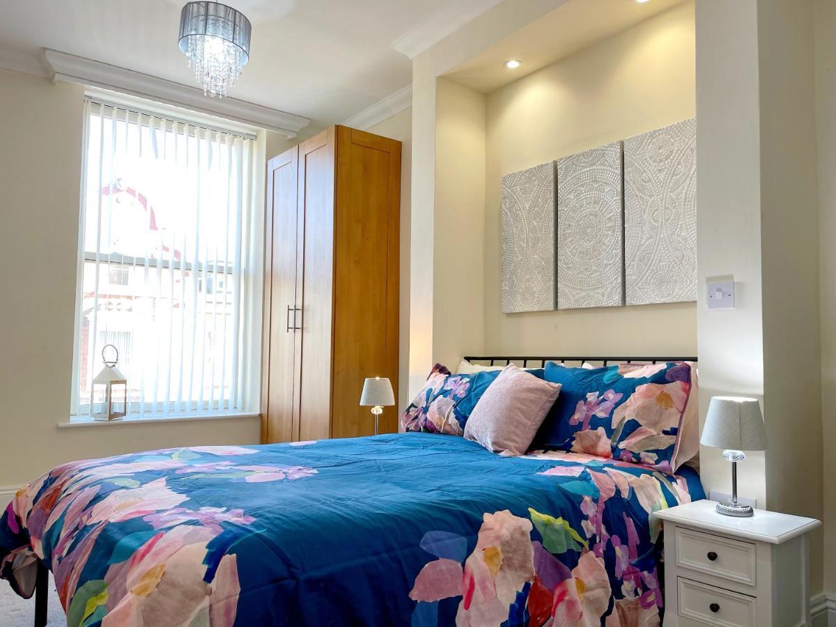 Stylish With Free Parking, Lift & Views Scarborough