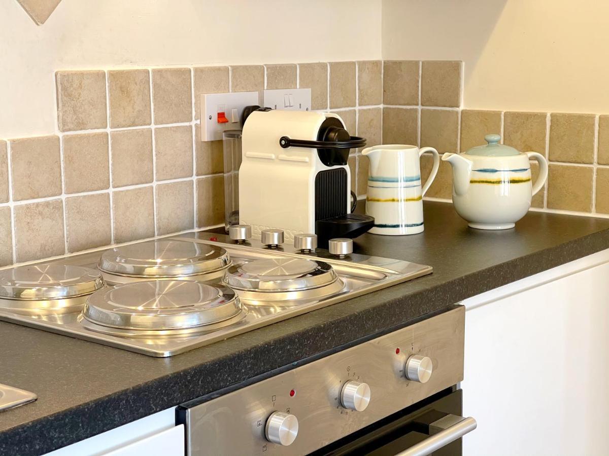 Stylish With Free Parking, Lift & Views Apartment Scarborough