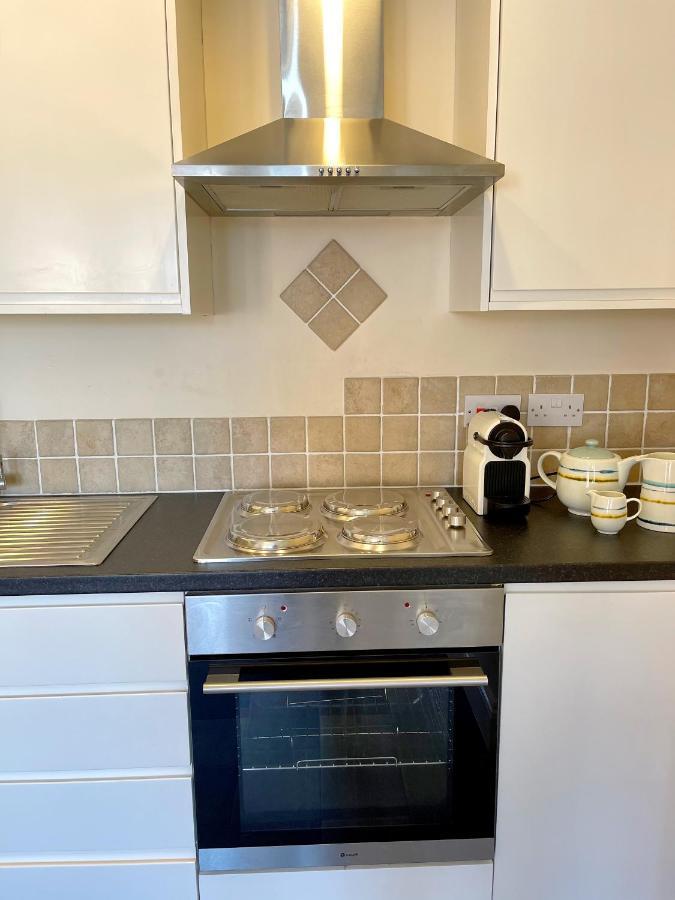 Stylish With Free Parking, Lift & Views Apartment