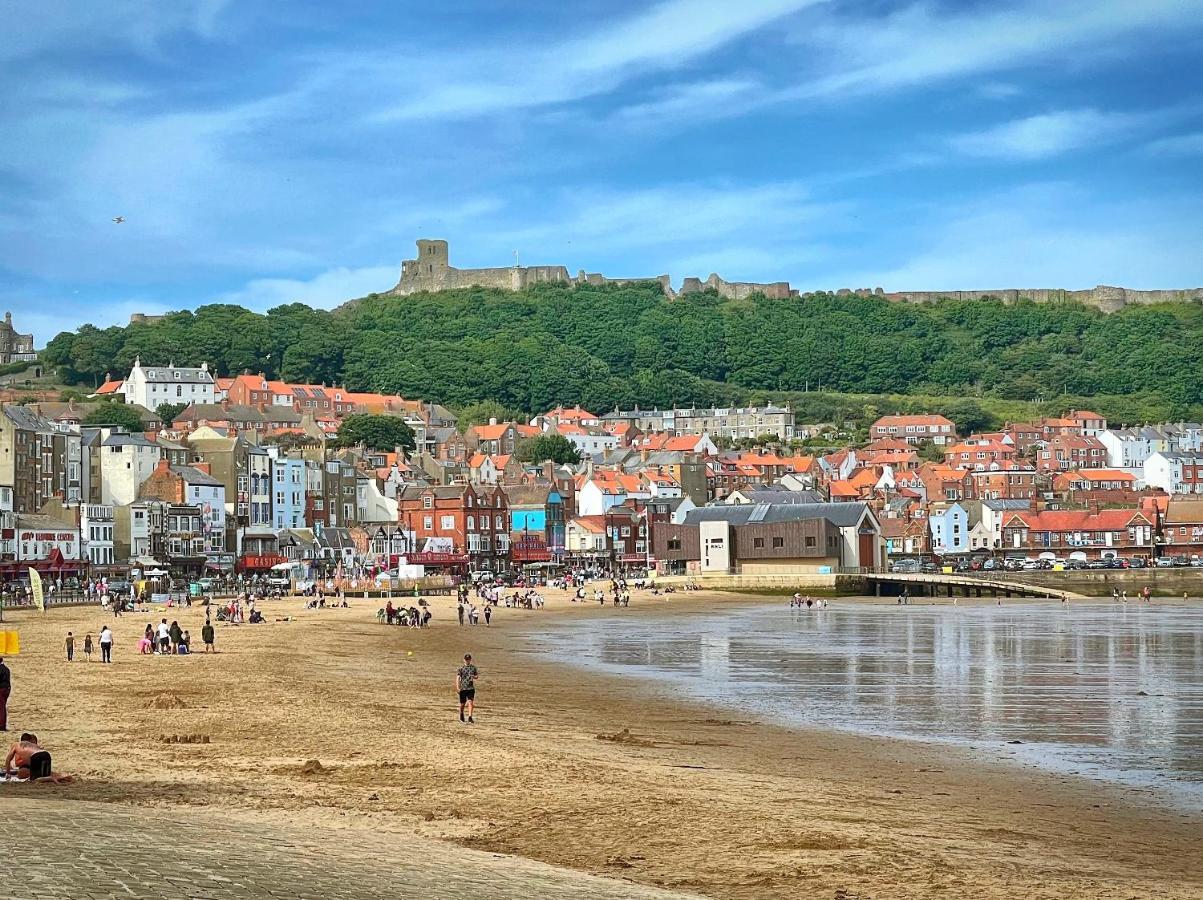 Apartment Stylish With Free Parking, Lift & Views Scarborough