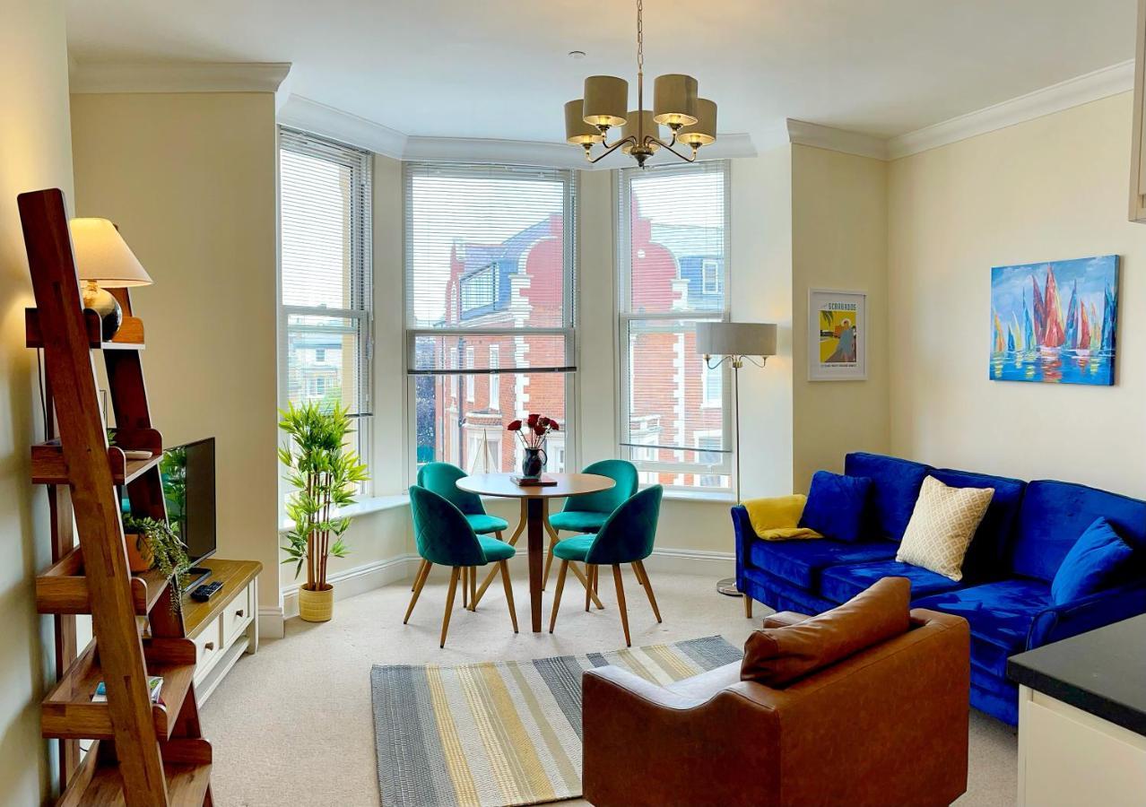 Stylish With Free Parking, Lift & Views Scarborough
